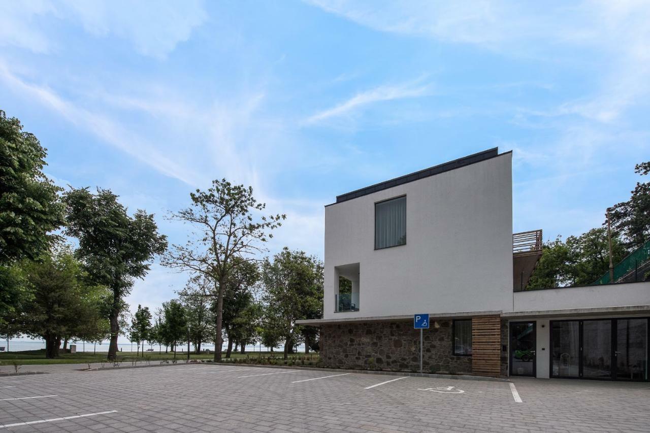 Oliver Lux Tihany Exterior photo